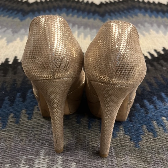 Fendi Peeptoe Bow Gold Heel - Picture 3 of 5
